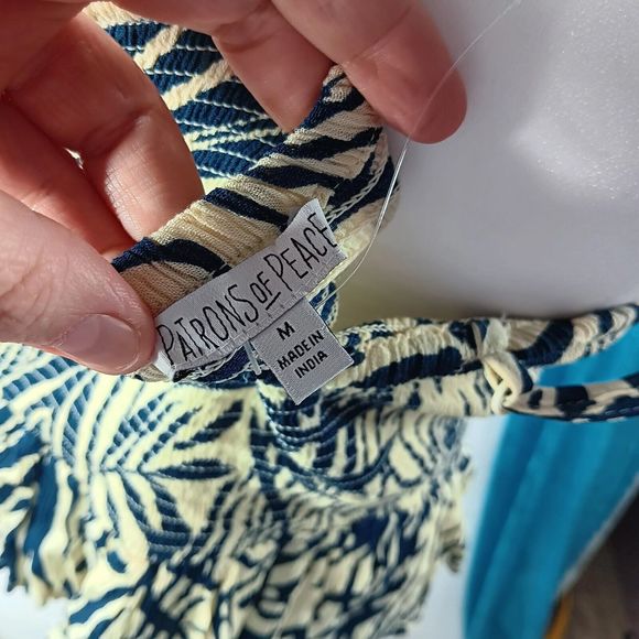 NWOT Patrons Of Peace Size M Summer Cut-Out Tank Top Keyhole Neckline Smocked - Picture 5 of 8